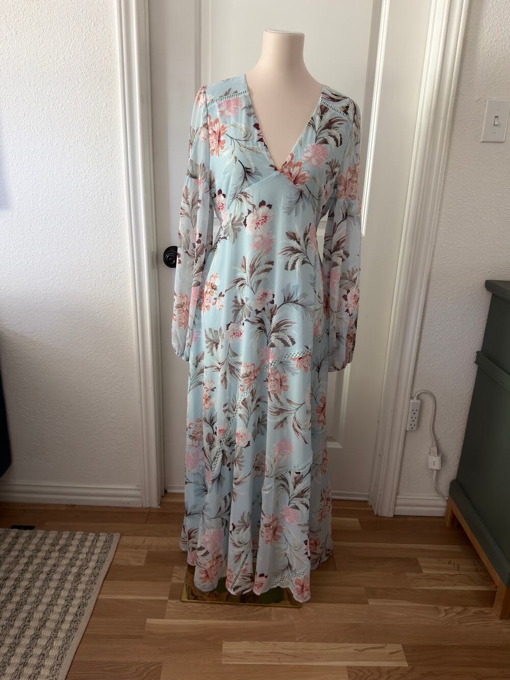 Large NWT Belle & Bloom Floral Balloon Sleeve Maxi Dress